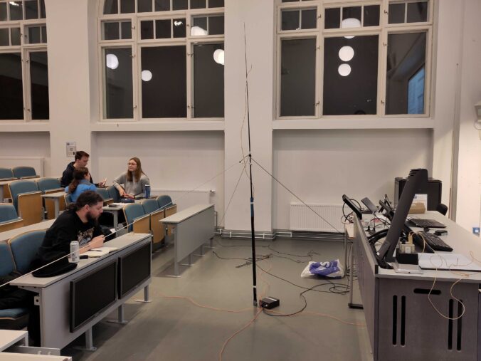 An antenna in the lecture room at the final lisence course lecture.